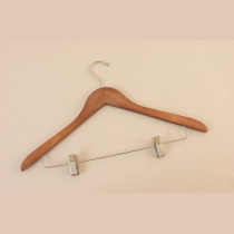 Вешалка 45см дерево тёмн с прищепками (1/120)